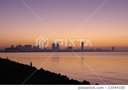 Before dawn  13044380