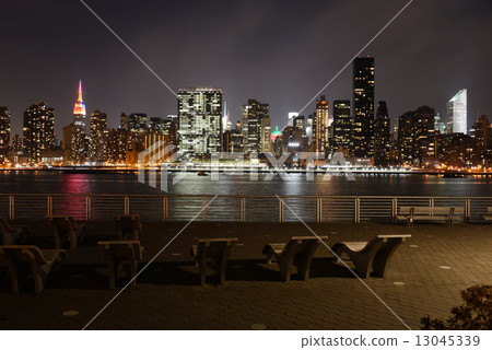 從長島市看見的曼哈頓夜視圖 13045339
