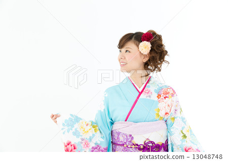Woman in long-sleeved kimono Woman in long-sleeved kimono 13048748