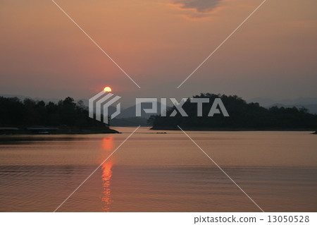 Sunset over the Kaeng Krachan Dam, Thailand 13050528
