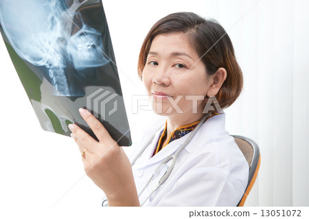 doctor sitting in working room 13051072
