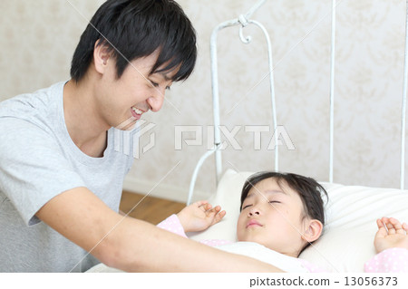 Dad lying a child down Dad lying a child down 13056373