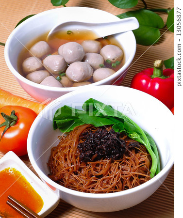 Noodle with Beef 13056877