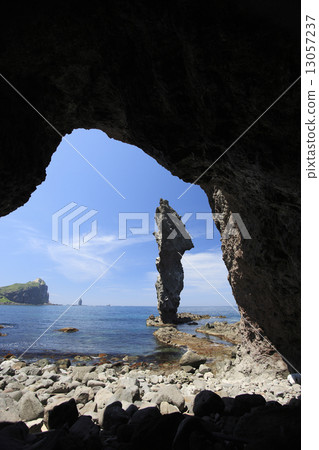 Shingon Cape 13057237