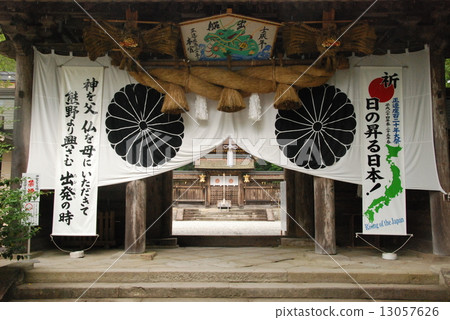 從大門看到的正殿（熊野神社/和歌山縣田邊神社主神社） 13057626