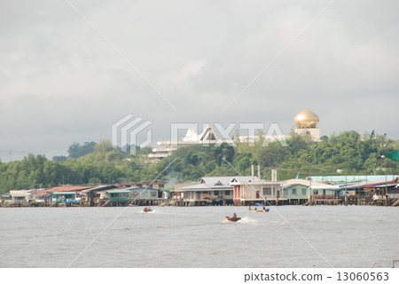 Brunei River / Seaplane Village (Kampong Ayl) (Bandar Seri Begawan / Brunei) 13060563