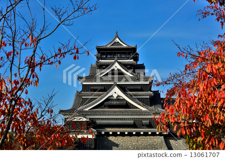 Kumamoto Castle in autumn 13061707