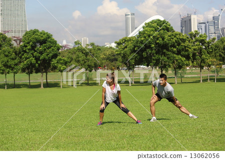 Two foreigners who stretch Two foreigners who stretch 13062056