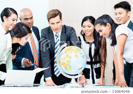 Business team discussing global market intelligence 13064046