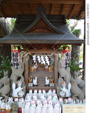 Inari Shrine 13064955