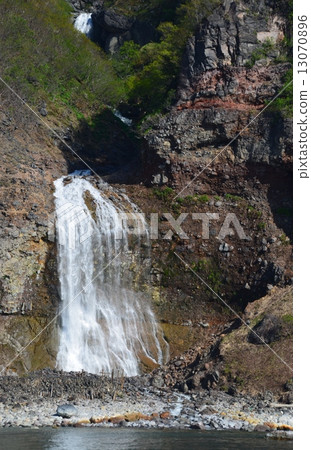Shiretoko peninsula in early spring 13070896