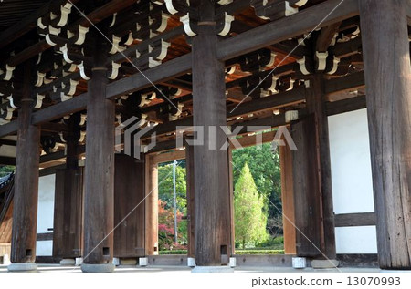 The Sanmon (Tohoku) of Kyoto Tofukuji The Sanmon (Tohoku) of Kyoto Tofukuji 13070993