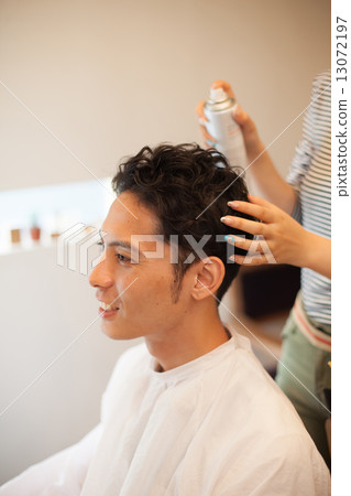 綁頭髮 梳粧 梳妝 13072197