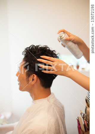 綁頭髮 梳粧 梳妝 13072198