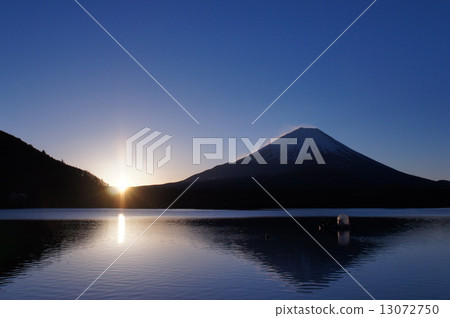 Fuji and the sunrise 13072750