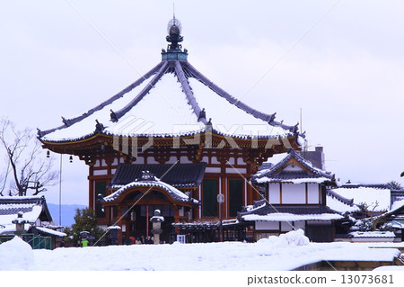 Snow to be piled on Minami-doodo (Nara) Snow to be piled on Minami-doodo (Nara) 13073681