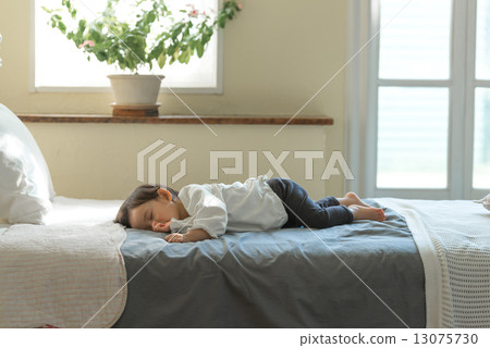 嬰兒 13075730