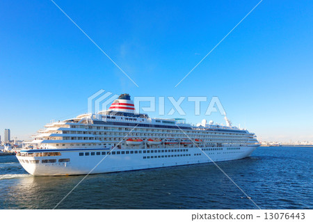 Luxury liner ascending while departing · Asuka Ⅱ Luxury liner ascending while departing · Asuka Ⅱ 13076443