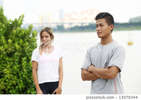 兩個鍛煉的外國人 兩個鍛煉的外國人 13078344