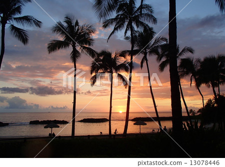Sunset falling in the sea of Hawaii Ko Olina (far view) 13078446