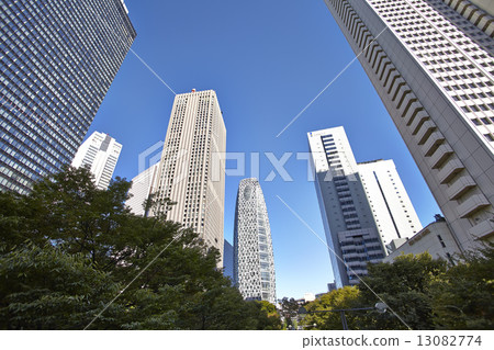 High-rise building group in Shinjuku High-rise building group in Shinjuku 13082774