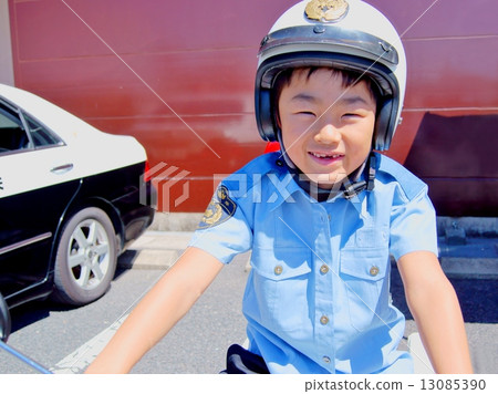 I became a policeman! I'm a Policeofficer! 13085390