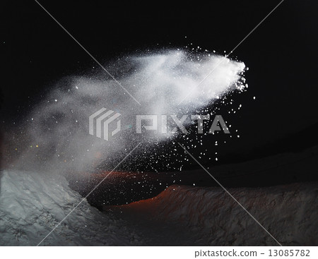 a splashes of snow a splashes of snow 13085782