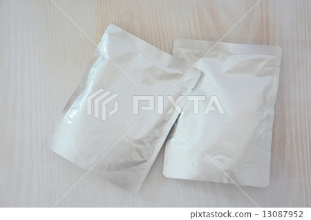 Retort pack (background grain · sideways) 13087952