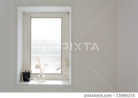 白色小窗口窗口側面風景 13090158