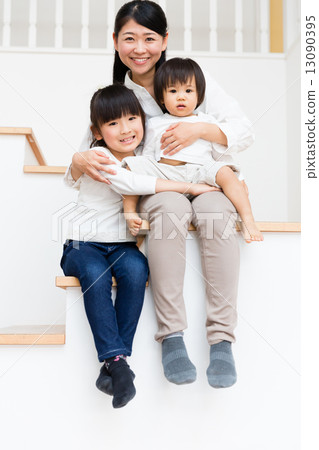 Parent and child to relax on the stairs 13090395