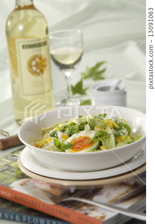 White wine and salad 13091063