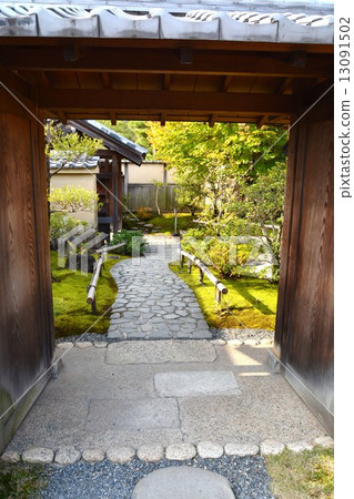 Fall of old garden 13091502