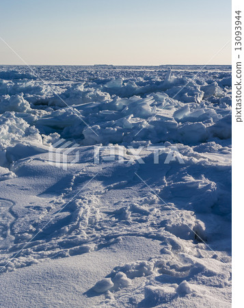 Drift ice (vertical dense) Drift ice (vertical dense) 13093944