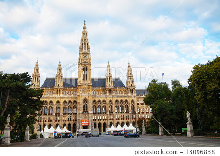 Rathaus (City hall) in Vienna, Austria in the morning 13096838