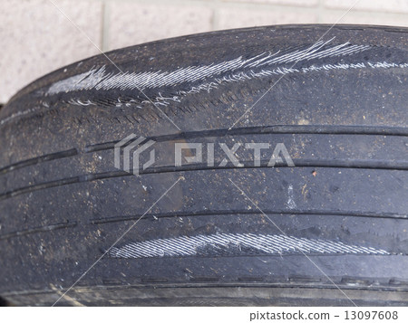 磨損的輪胎（拆除） 13097608