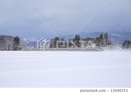 E3系列秋田新幹線小町在雪地上運行結束 E3系列秋田新幹線小町在雪地上運行結束 13098353