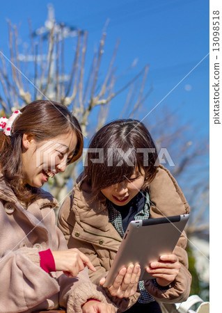 看兩個平板電腦 13098518