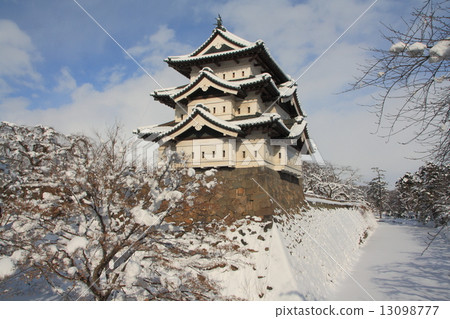Hirosaki castle in winter Hirosaki castle in winter 13098777