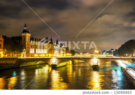 The Conciergerie building in Paris, France 13098983