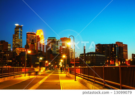 Downtown Minneapolis, Minnesota at night time Downtown Minneapolis, Minnesota at night time 13099079