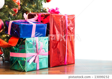 Presents and gifts under the Christmas tree 13099232