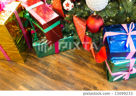 Presents and gifts under the Christmas tree 13099233