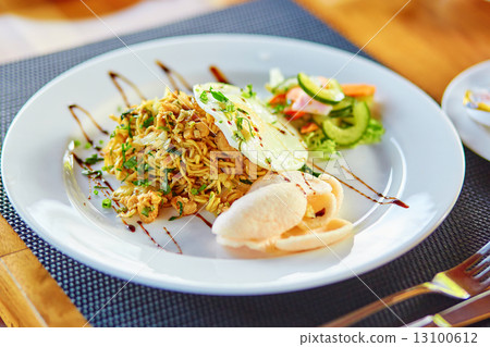 Mie goreng - spicy fried curry instant noodles 13100612