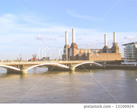 London Battersea powerstation 13100924