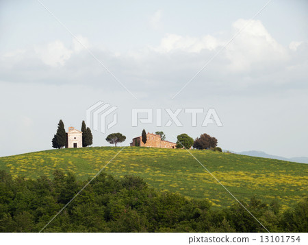Old chapel in Tuscany Old chapel in Tuscany 13101754