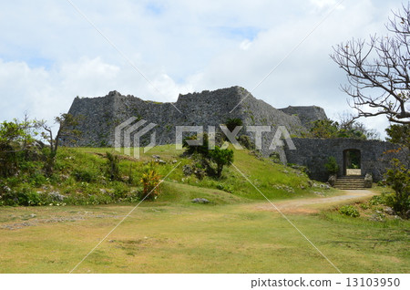 世界遺產Nakagusuku城堡遺址（Nakagami郡，沖繩縣Nakagakujo村，Nakagusuku村） 13103950