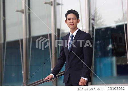 Asian businessman 13105032