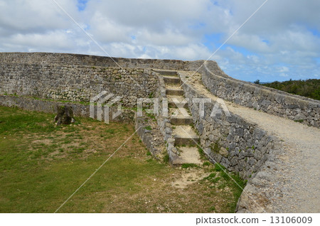 World Heritage Nakagusuku castle ruins (Nakagakujo village in Nakagami-gun, Okinawa Prefecture, Nakagusuku village) 13106009