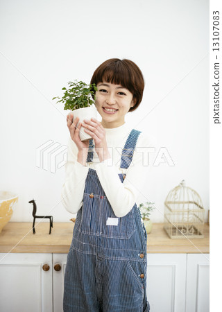 Flowerpot and woman 13107083