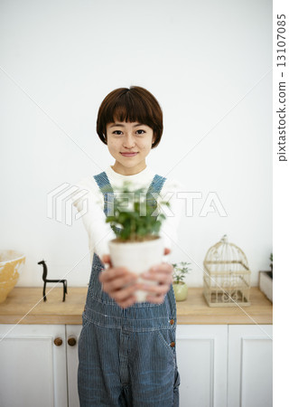 Flowerpot and woman 13107085